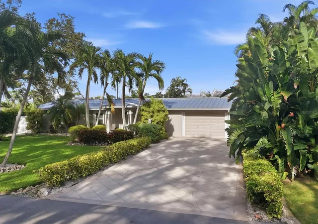 Photo 2 of Single family home for sale at 7313 Starfish Dr, Sarasota, FL 34231 | MLS# A4709965 | Listing updated on 2026-10-30