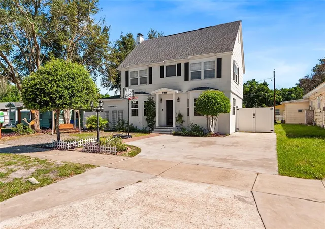 Photo 1 of Single family home for sale at 807 Interlachen Pkwy, Lakeland, FL 33801 | MLS# L4965861 | Listing updated on 2026-10-18