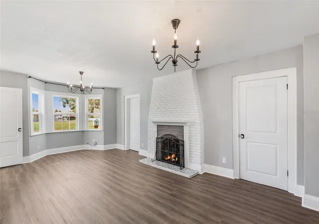 Photo 1 of Single family home for sale at 807 Interlachen Pkwy, Lakeland, FL 33801 | MLS# L4965861 | Listing updated on 2026-10-18