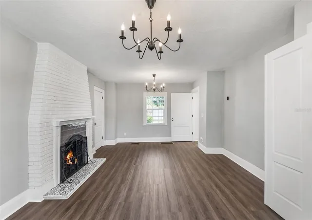 Photo 3 of Single family home for sale at 807 Interlachen Pkwy, Lakeland, FL 33801 | MLS# L4965861 | Listing updated on 2026-10-18