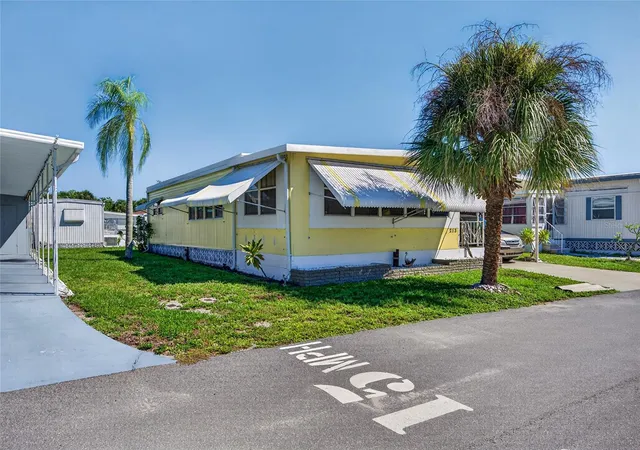 Photo 2 of Manufactured home for sale at 213 Mantua Dr, Venice, FL 34285 | MLS# N6146248 | Listing updated on 2026-10-18