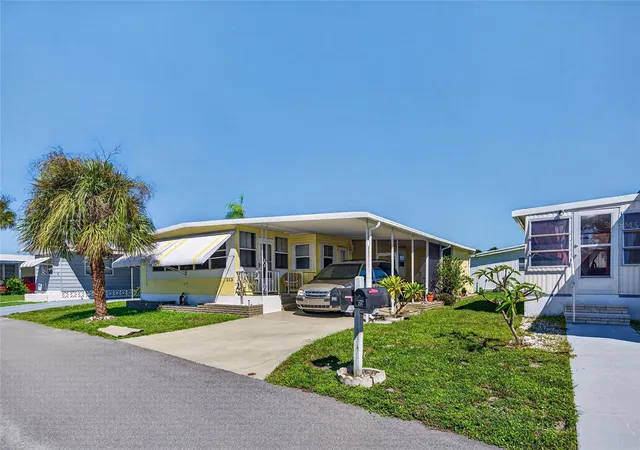 Photo 3 of Manufactured home for sale at 213 Mantua Dr, Venice, FL 34285 | MLS# N6146248 | Listing updated on 2026-10-18
