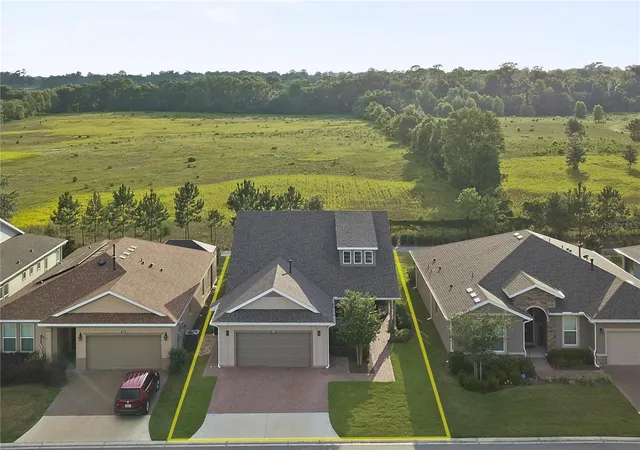 Single family home for sale at 5589 NW 40th Loop, OCALA, FL 34482 | MLS# V4951875