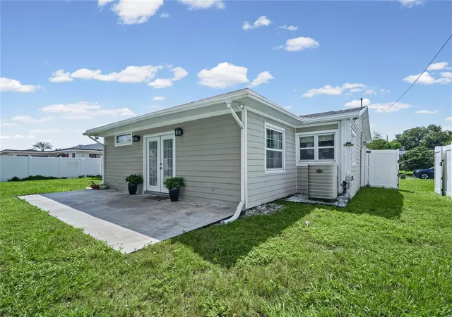 Photo 3 of Single family home for sale at 13833 Dominica Dr, Seminole, FL 33776 | MLS# O6450715 | Listing updated on 2026-10-20