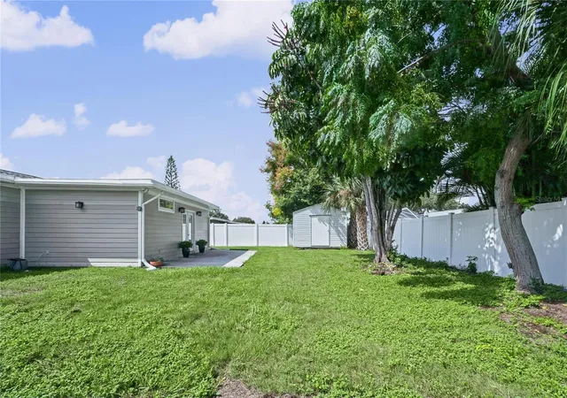 Photo 4 of Single family home for sale at 13833 Dominica Dr, Seminole, FL 33776 | MLS# O6450715 | Listing updated on 2026-10-20