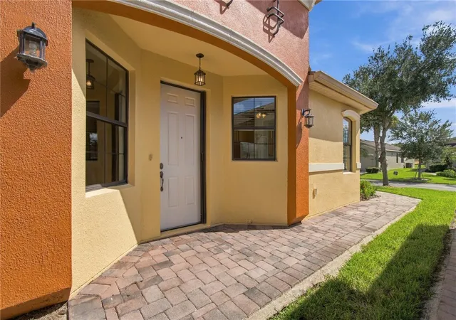 Photo 3 of Single family home for sale at 864 Grand Cnl Dr, Kissimmee, FL 34759 | MLS# S5159739 | Listing updated on 2026-10-21