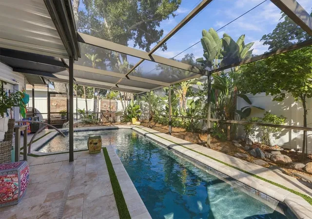 Photo 3 of Single family home for sale at 2557 Temple St, Sarasota, FL 34239 | MLS# A4709973 | Listing updated on 2026-10-23