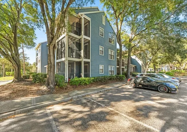 Listing Photo 2 - Condo for sale in building located at 8626 Bonaire Bay Ln, Tampa, FL 33614 - Unit #303