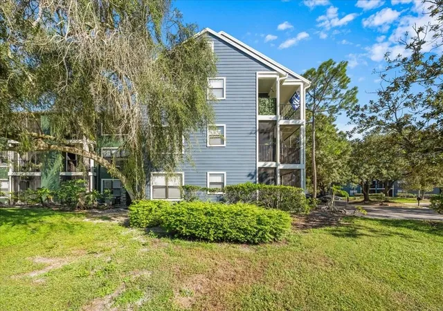 Listing Photo 4 - Condo for sale in building located at 8626 Bonaire Bay Ln, Tampa, FL 33614 - Unit #303