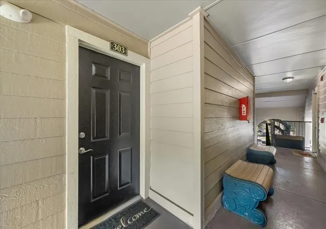 Listing Photo 5 - Condo for sale in building located at 8626 Bonaire Bay Ln, Tampa, FL 33614 - Unit #303