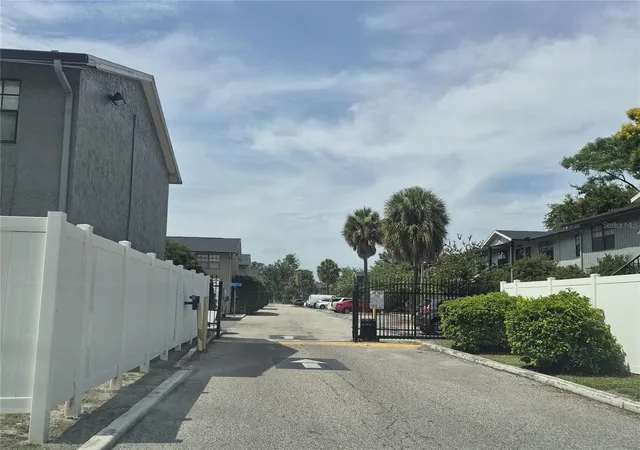 Listing Photo 2 - Condo for sale in building located at 202 Poinsettia Pine Ct, TAMPA, FL 33612 - Unit #202
