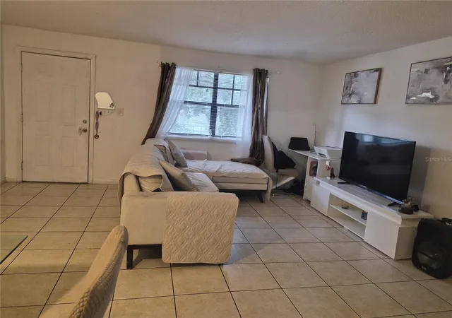 Listing Photo 4 - Condo for sale in building located at 202 Poinsettia Pine Ct, TAMPA, FL 33612 - Unit #202