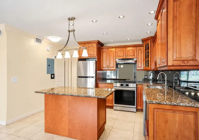 Photo 2 of Condo for sale at 2000 World Pkwy Blvd #2, Clearwater, FL 33763 | MLS# TB8559161 | Listing updated on 2026-10-23