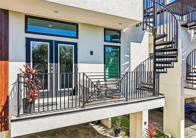 Photo 2 of Townhouse for sale at 8625 5th Street N, Saint Petersburg, FL 33702 | MLS# TB8559170 | Listing updated on 2026-10-27