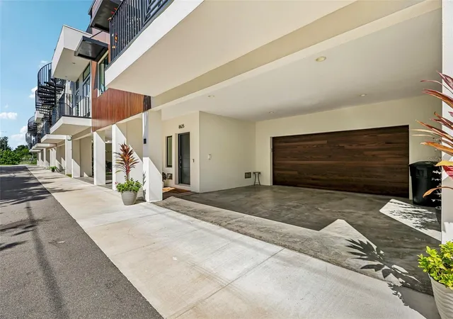 Photo 4 of Townhouse for sale at 8625 5th Street N, Saint Petersburg, FL 33702 | MLS# TB8559170 | Listing updated on 2026-10-27