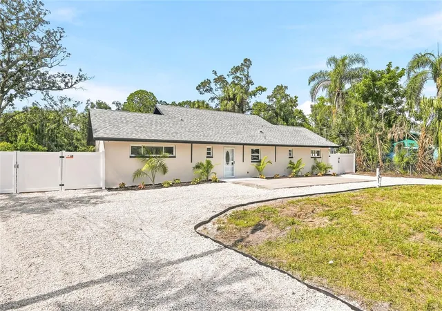 Photo 1 of Single family home for sale at 8605 Jackson Springs Rd, Tampa, FL 33615 | MLS# TB8559171 | Listing updated on 2026-10-23