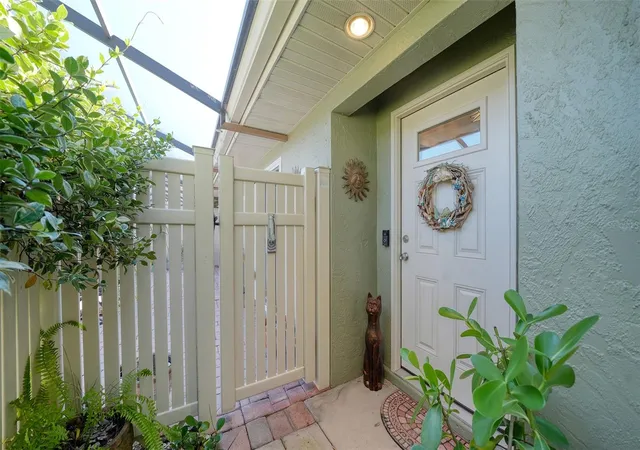 Photo 4 of House for sale at 4091 Ctr Pointe Pl #40A, Sarasota, FL 34233 | MLS# A4709979 | Listing updated on 2026-10-22