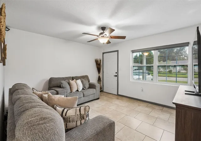 Photo 2 of Single family home for sale at 6337 Lido Ct, Orlando, FL 32807 | MLS# O6450752 | Listing updated on 2026-10-21