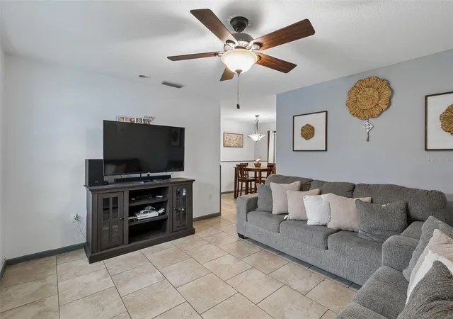 Photo 3 of Single family home for sale at 6337 Lido Ct, Orlando, FL 32807 | MLS# O6450752 | Listing updated on 2026-10-21