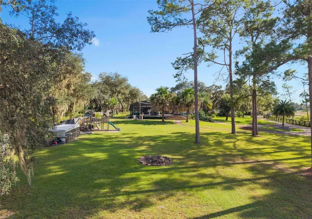 Photo 3 of Single family home for sale at 39250 Forest Dr, Eustis, FL 32736 | MLS# G5119213 | Listing updated on 2026-10-20
