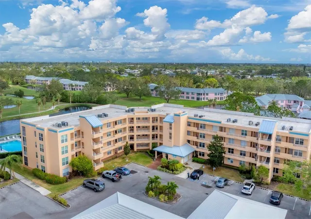 Listing Photo 3 - Condo for sale in building located at 4530 Pinebrook Cir, Bradenton, FL 34209 - Unit #208