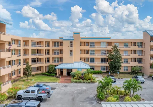 Listing Photo 4 - Condo for sale in building located at 4530 Pinebrook Cir, Bradenton, FL 34209 - Unit #208