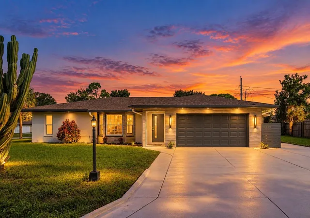 Photo 2 of Single family home for sale at 616 Brown Rd, Venice, FL 34293 | MLS# OM734226 | Listing updated on 2026-10-22
