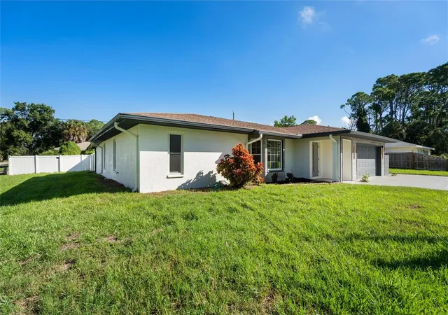 Photo 3 of Single family home for sale at 616 Brown Rd, Venice, FL 34293 | MLS# OM734226 | Listing updated on 2026-10-22