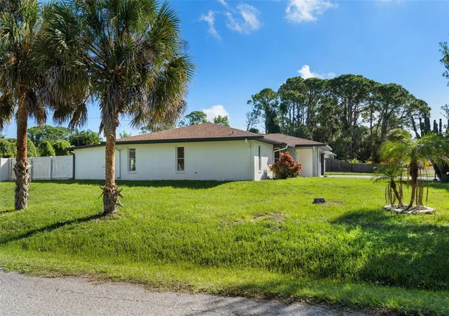Photo 4 of Single family home for sale at 616 Brown Rd, Venice, FL 34293 | MLS# OM734226 | Listing updated on 2026-10-22