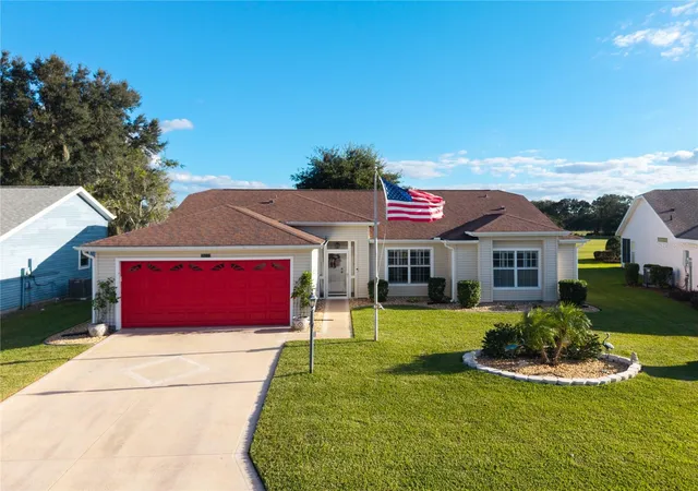 Single family home for sale at 25233 Lost Oak Cir, LEESBURG, FL 34748 | MLS# O6450760