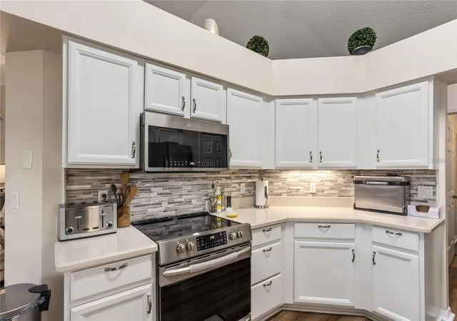 Photo 2 of Single family home for sale at 25233 Lost Oak Cir, Leesburg, FL 34748 | MLS# O6450760 | Listing updated on 2026-10-22
