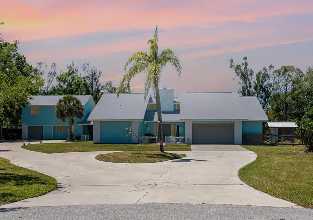 Photo 1 of Single family home for sale at 1305 Greenfield Cir, Venice, FL 34292 | MLS# TB8559201 | Listing updated on 2026-10-22