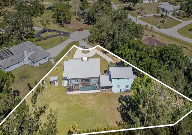 Photo 3 of Single family home for sale at 1305 Greenfield Cir, Venice, FL 34292 | MLS# TB8559201 | Listing updated on 2026-10-22
