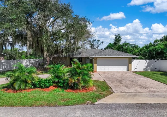 Photo 3 of Single family home for sale at 302 Lotus Ave, Sebring, FL 33872 | MLS# L4965866 | Listing updated on 2026-10-23