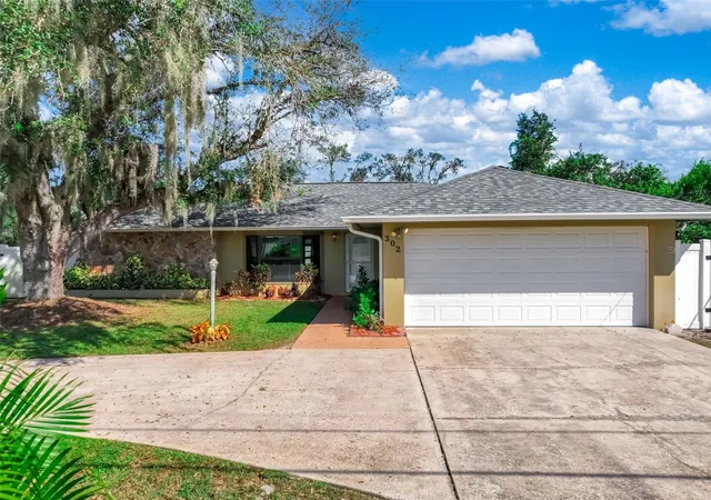 Photo 4 of Single family home for sale at 302 Lotus Ave, Sebring, FL 33872 | MLS# L4965866 | Listing updated on 2026-10-23