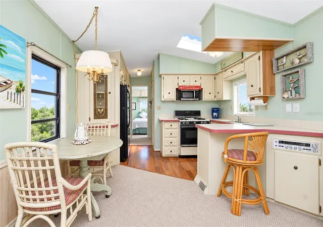 Photo 4 of Manufactured home for sale at 39 Crown Point Dr, Nokomis, FL 34275 | MLS# N6146253 | Listing updated on 2026-10-23