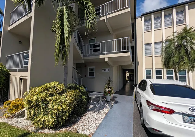 Condo for sale at 9940 47th Avenue N #206, Saint Petersburg, FL 33708 | MLS# TB8559234