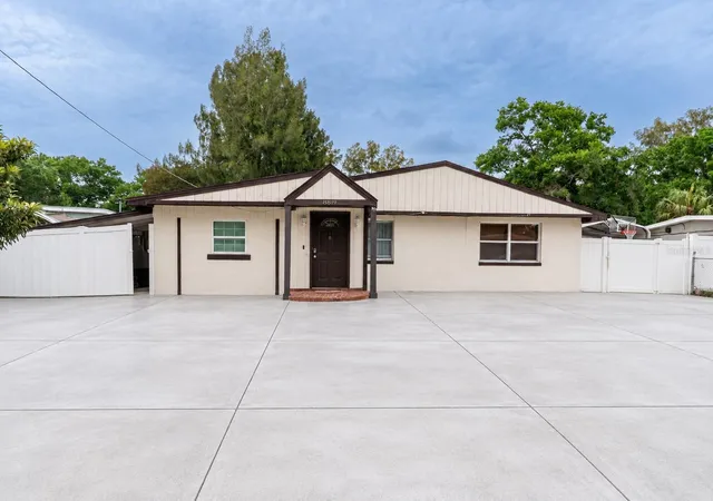 Photo 1 of Single family home for sale at 8819 W Broad St, Tampa, FL 33615 | MLS# TB8559239 | Listing updated on 2026-10-20