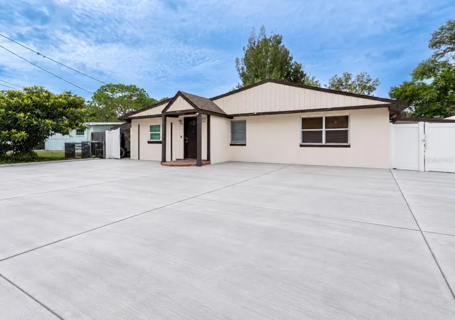 Photo 1 of Single family home for sale at 8819 W Broad St, Tampa, FL 33615 | MLS# TB8559239 | Listing updated on 2026-10-20
