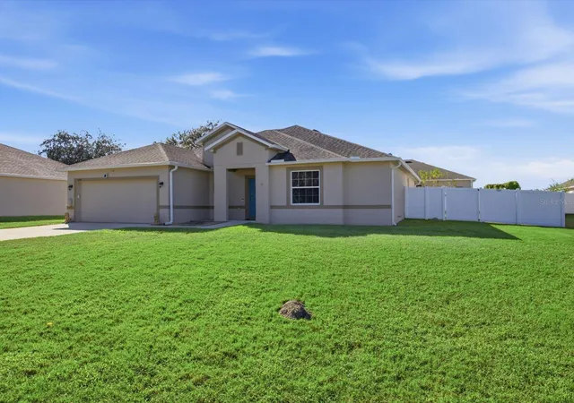 Single family home for sale at 1707 Hoofprint Ct, FRUITLAND PARK, FL 34731 | MLS# G5119219
