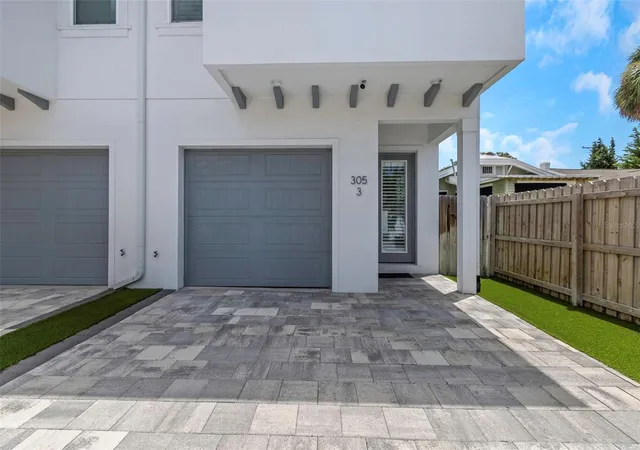 Photo 1 of Sale Pending at 305 S Albany Ave #3, Tampa, FL 33606 | MLS# TB8559246 | Listing updated on 2026-10-28