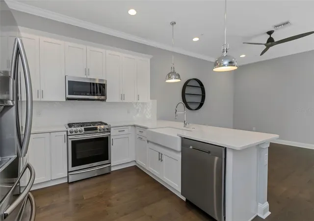Photo 3 of Sale Pending at 305 S Albany Ave #3, Tampa, FL 33606 | MLS# TB8559246 | Listing updated on 2026-10-28
