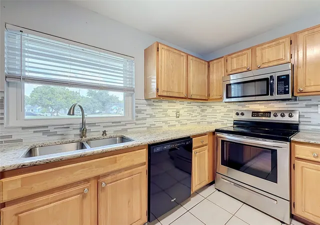 Photo 3 of Single family home for sale at 8424 Pocasset Pl, Orlando, FL 32827 | MLS# O6450797 | Listing updated on 2026-10-24