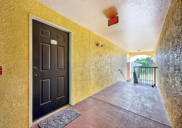 Listing Photo 2 - Condo for sale in building located at 1950 Summer Clb Dr, Oviedo, FL 32765 - Unit #310