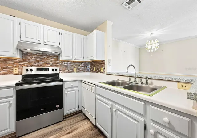 Listing Photo 5 - Condo for sale in building located at 1950 Summer Clb Dr, Oviedo, FL 32765 - Unit #310