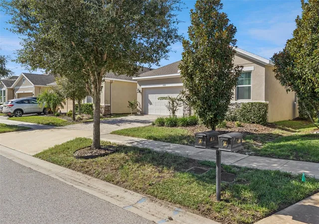 Photo 3 of Single family home for sale at 6103 Plover Meadow St, Lithia, FL 33547 | MLS# O6450803 | Listing updated on 2026-10-23