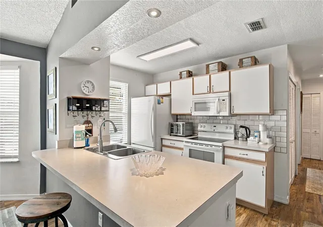 Listing Photo 4 - Condo for sale in building located at 8722 Rain Forest Pl, KISSIMMEE, FL 34747 - Unit #C