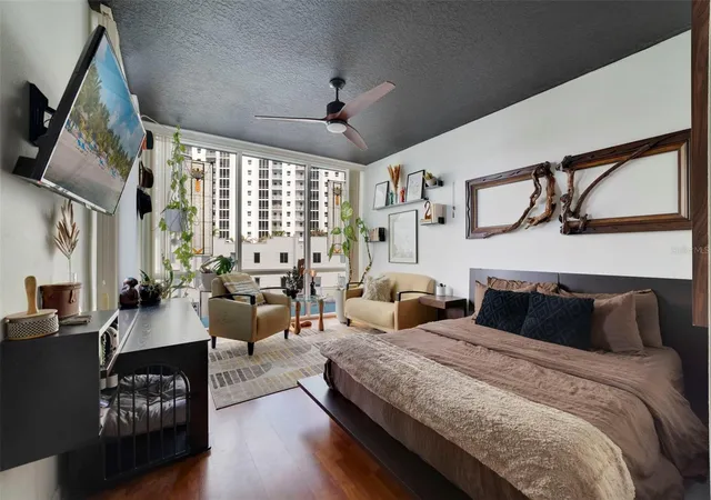 Photo 3 of Condo for sale at 322 E Central Blvd #811, Orlando, FL 32801 | MLS# O6450808 | Listing updated on 2026-10-28