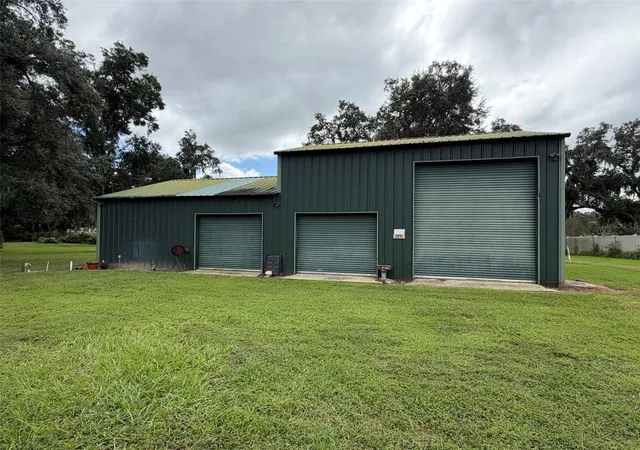 Photo 3 of Single family home for sale at 13301 Sullivan Manor Ct, Dover, FL 33527 | MLS# TB8559262 | Listing updated on 2026-10-27