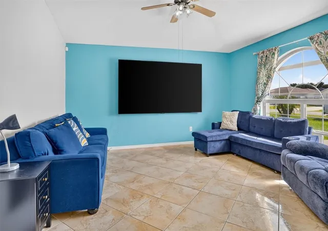 Photo 3 of Single family home for sale at 11 York Ct, Kissimmee, FL 34758 | MLS# S5159784 | Listing updated on 2026-10-27
